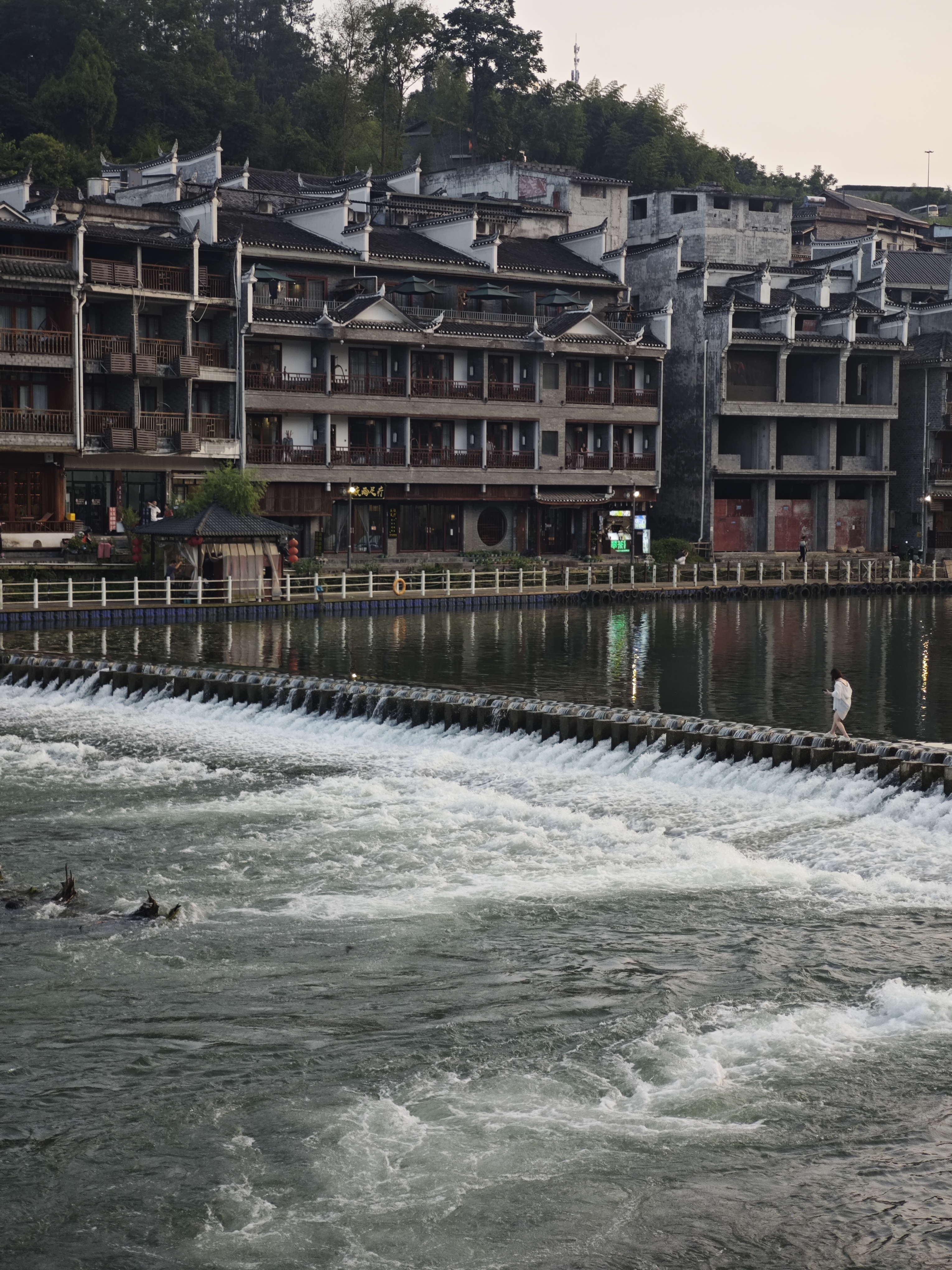 流水.jpg